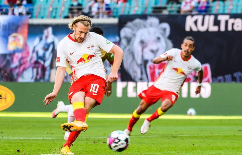 雷竞技电竞 -尤文图斯内部会议纪要流出:加时末段状态回暖,德国杯使命明确,更衣室氛围转暖的简单介绍